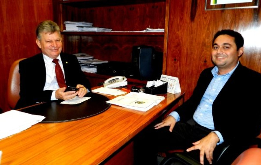 O deputado recebeu Jairo em seu gabinete