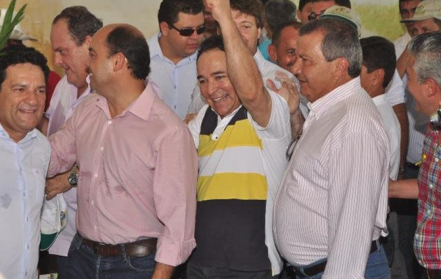 João Oliveira (ao centro) com Sandoval Cardoso