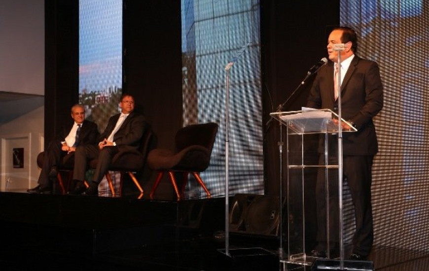 Roberto Pires em posse da diretoria da Fieto