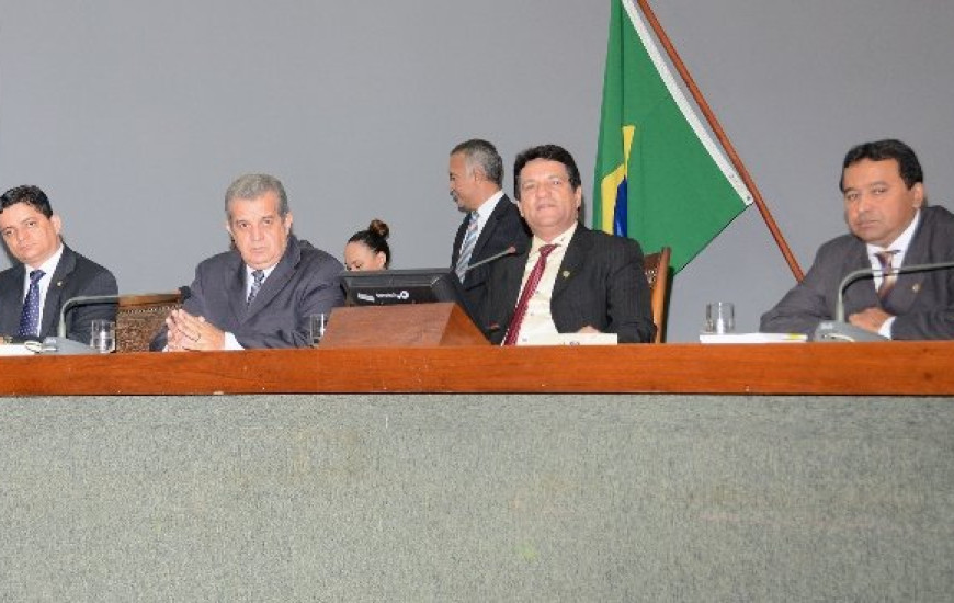 Primeira sessão ordinária da AL marcada por debate