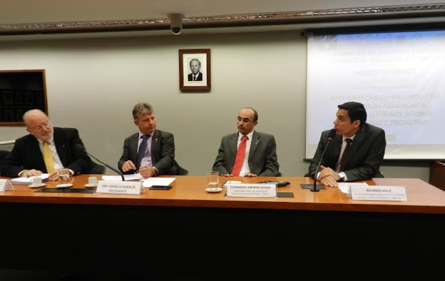 Agnolin em Comissão