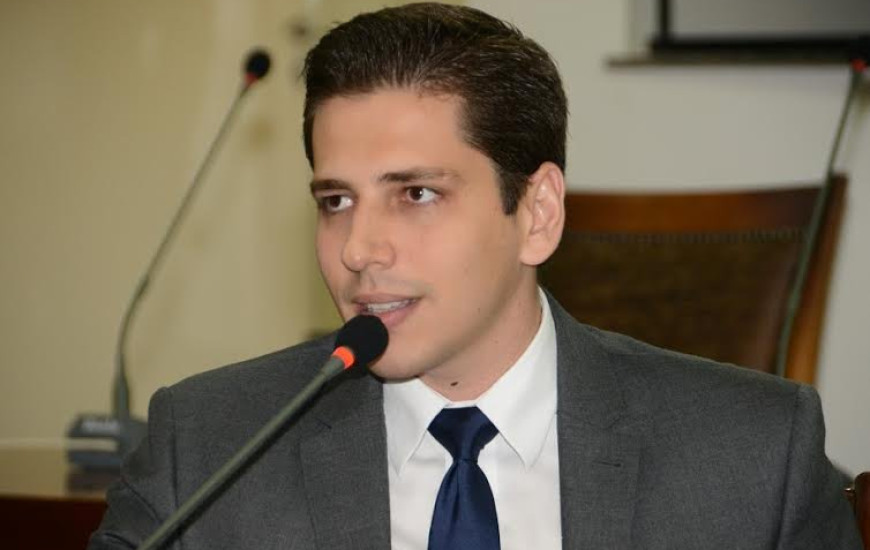 Deputado fez requerimento para retomada de obras