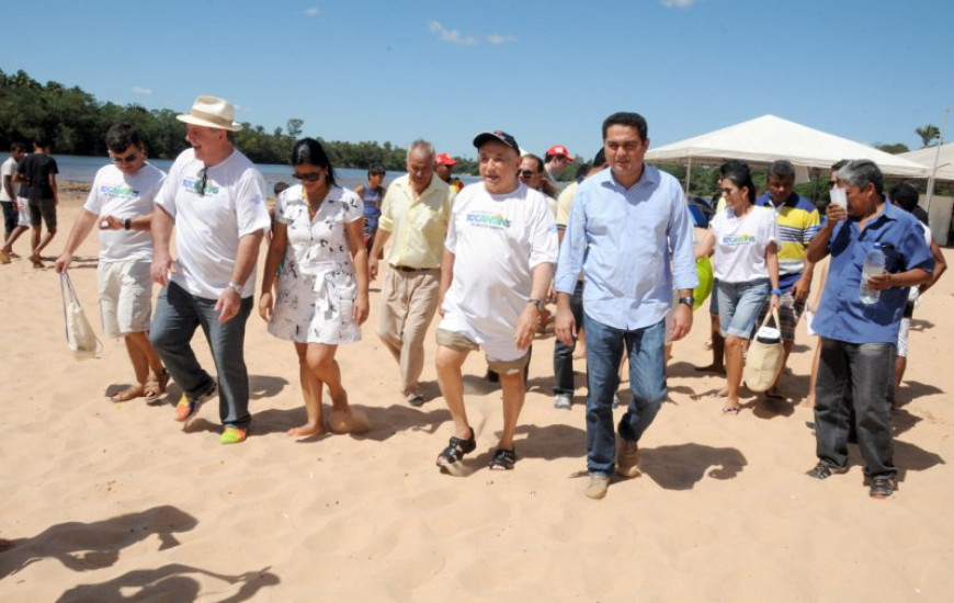 Governador prestigia praia