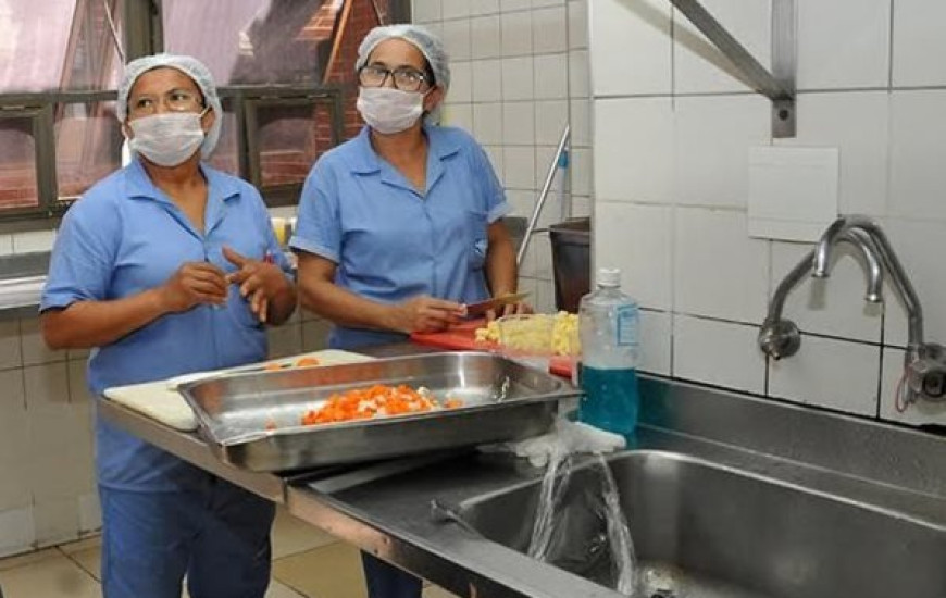 Servidores da saúde estão sem alimentação