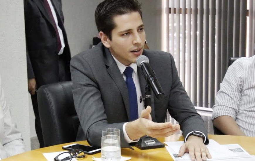 Deputado estadual Olyntho Neto