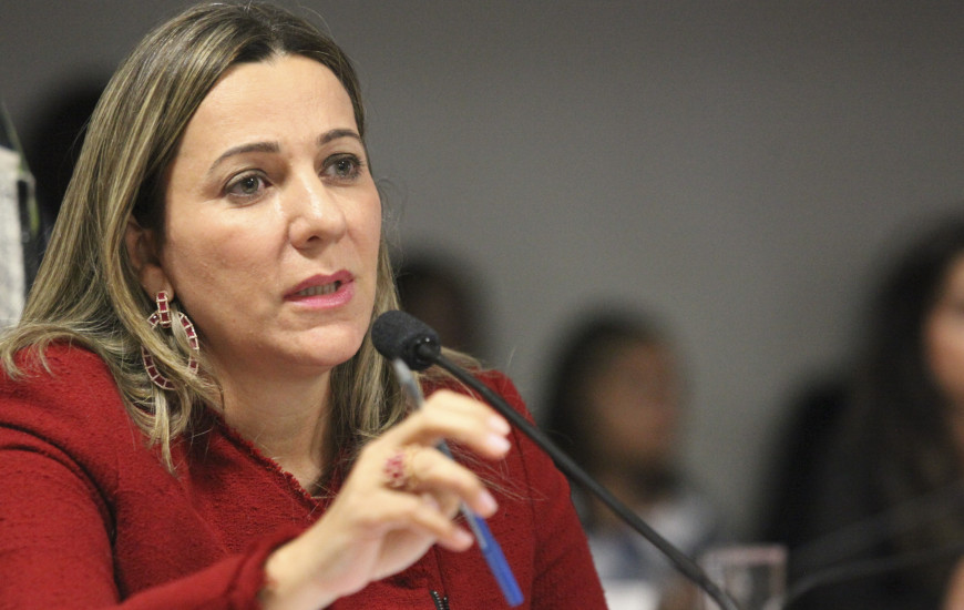 Dulce sai em defesa do marido e familiares