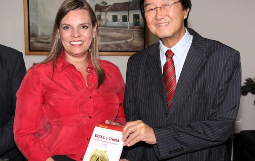 Vice-governadora e Charles Andrew Tang