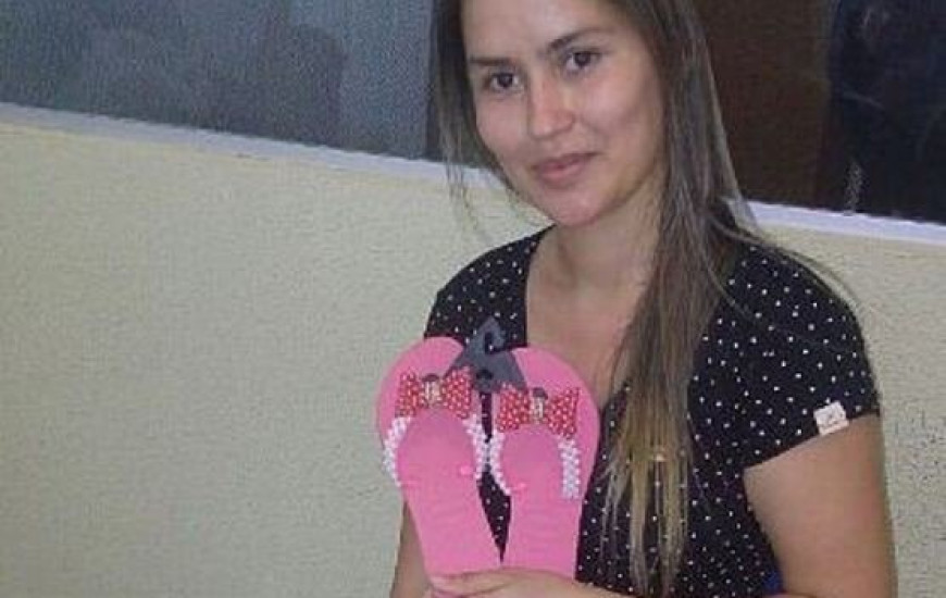 Leticia Braga customiza havaianas