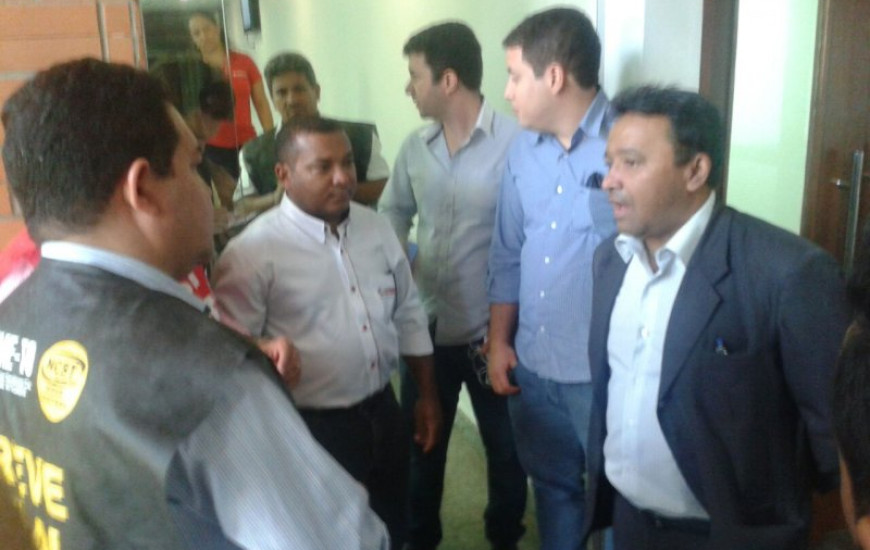 Sindicatos tentam falar com deputados estaduais