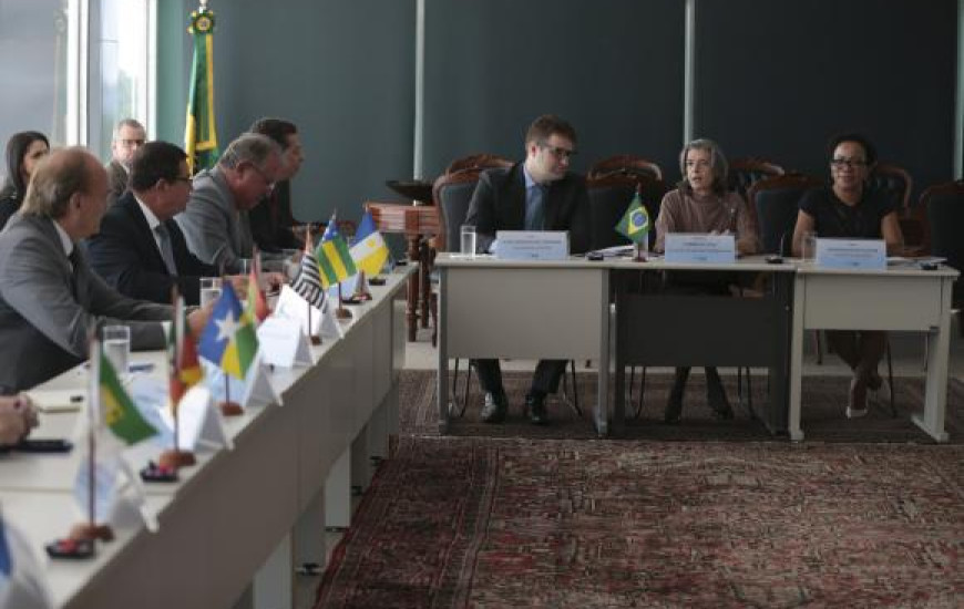 Reunião durou cerca de cinco horas em Brasília