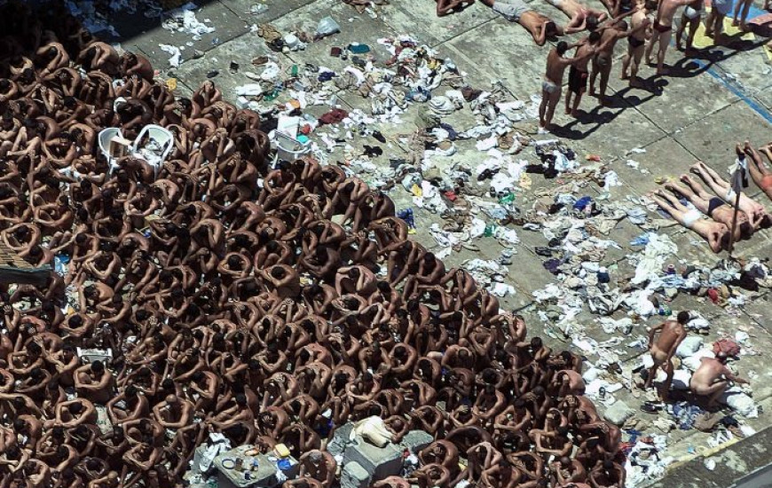 111 presos foram assassinados