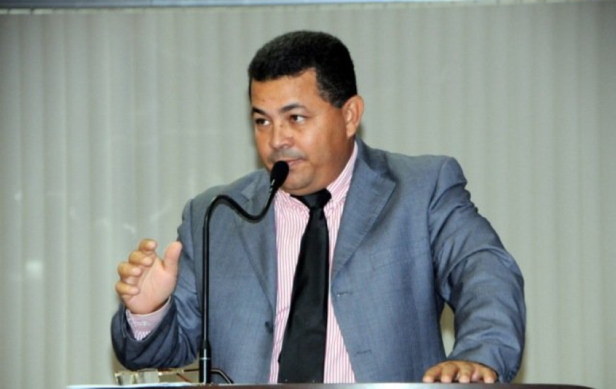 Folha se licencia para tratamento