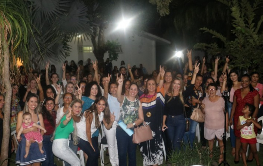 Candidata realiza encontros com grupos 