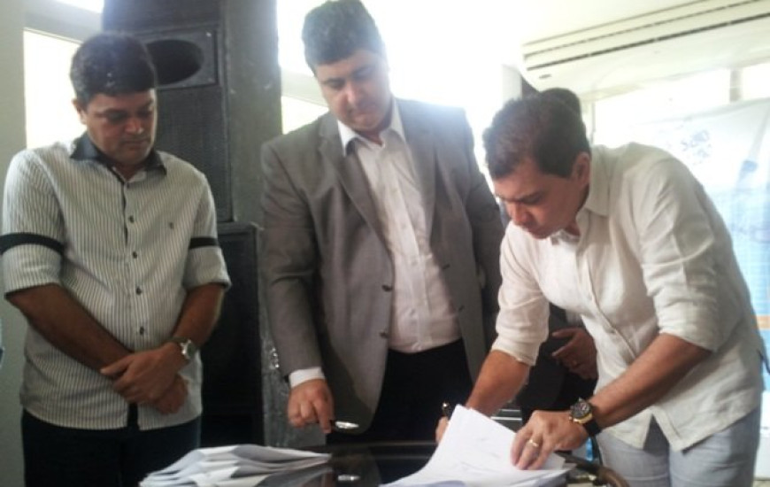 Amastha assina contrato