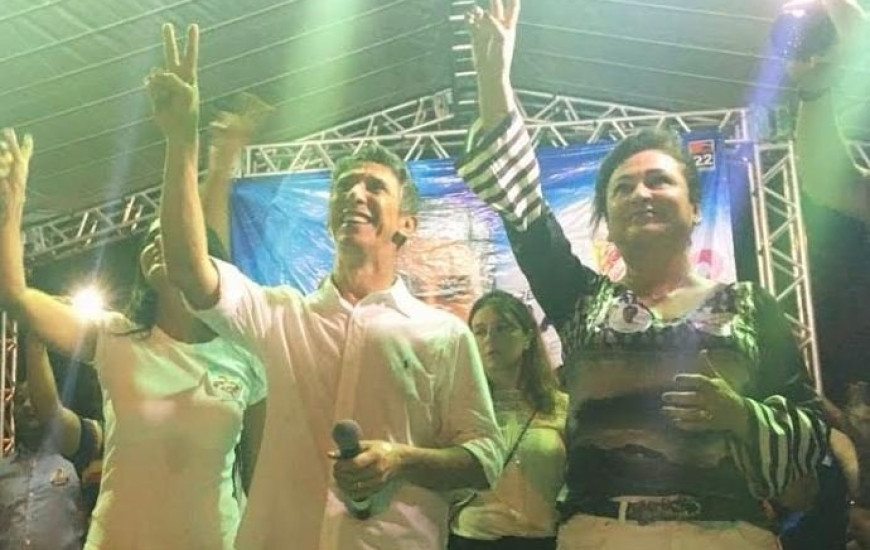 Senadora leva apoio a Raul Filho em comício