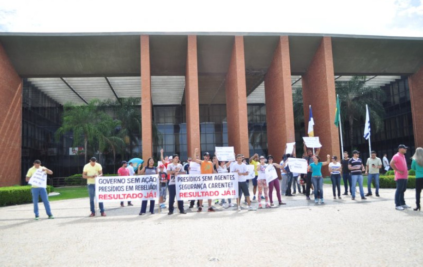 Candidatos chegaram a fazer manifestação