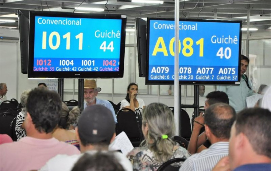 Mutirão negocia dívidas