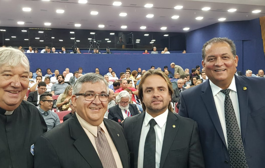 Eduardo na assinatura dos 216 novos contratos com comunidades terapêuticas 