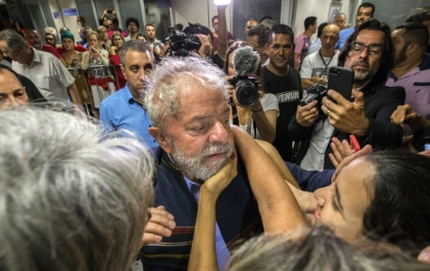 Ex-presidente passa 2ª noite em sindicato