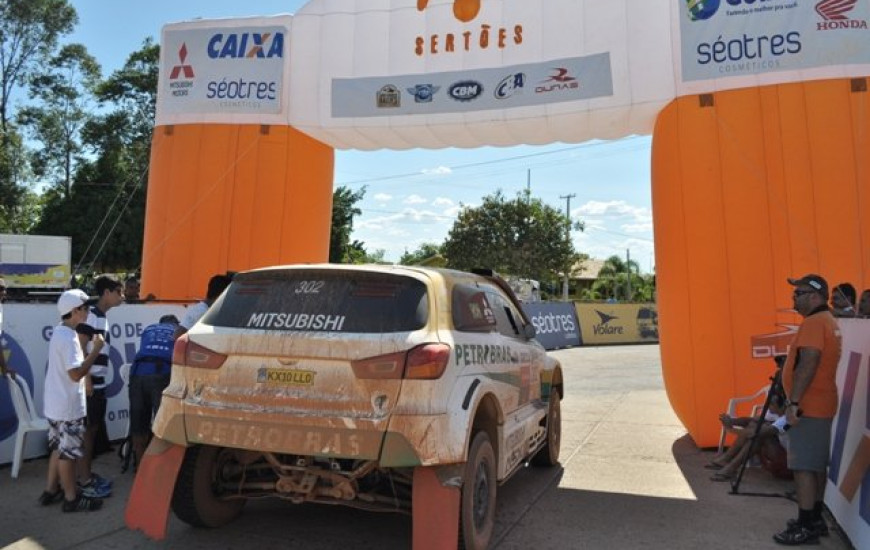 Pilotos chamam atenção por onde passam