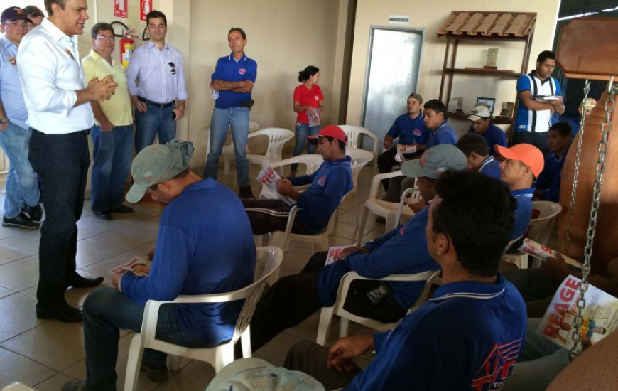 Ataídes visita fábrica em Gurupi