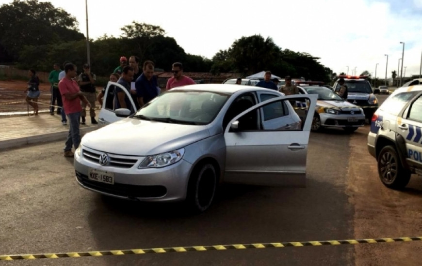 Corpo estava em veículo estacionado na Via Lago