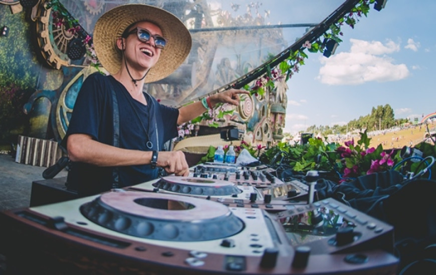 Illusionize se apresenta no +55