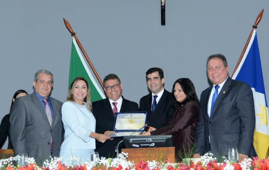 Luana entrega títulos de cidadão tocantinense