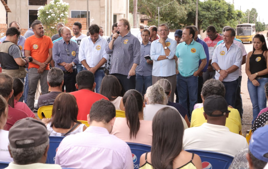 Candidato faz várias visitas na região nesta terça