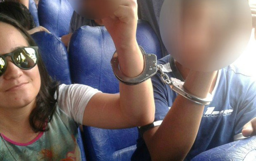 Jovens foram algemados na ação