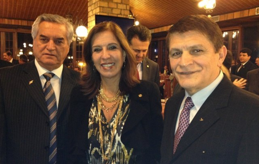 Nilmar com representantes