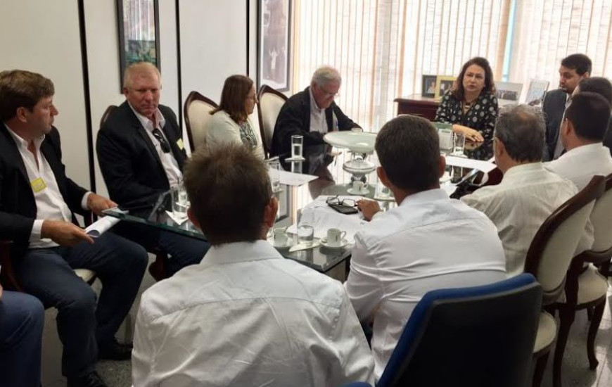 Senadora se reúne com representantes da Aprosoja