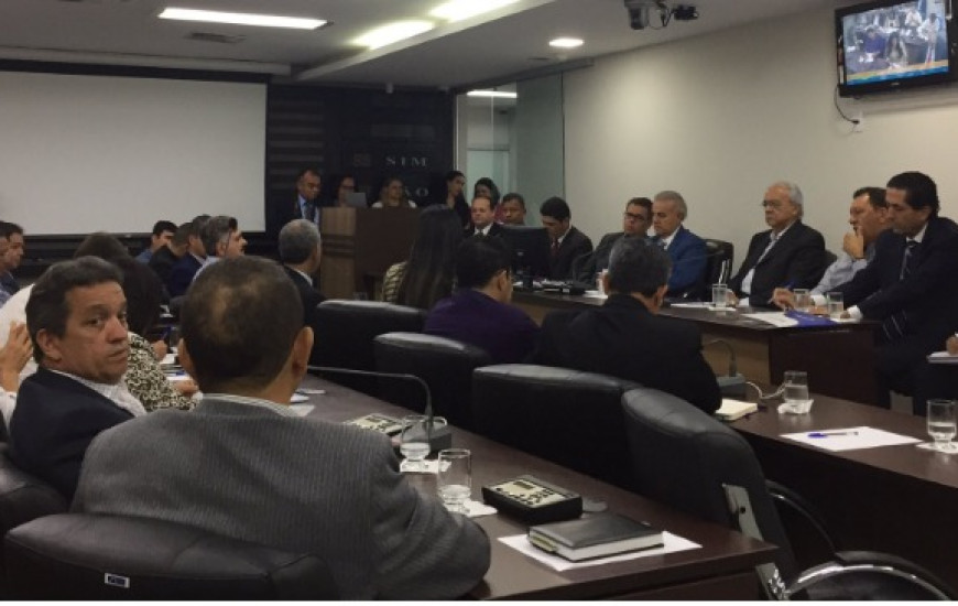 Deputados discutem ações para melhorar economia do Estado