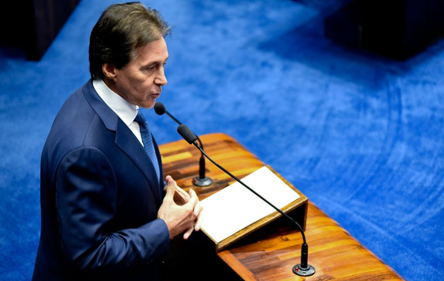 Após posse senador faz pronunciamento