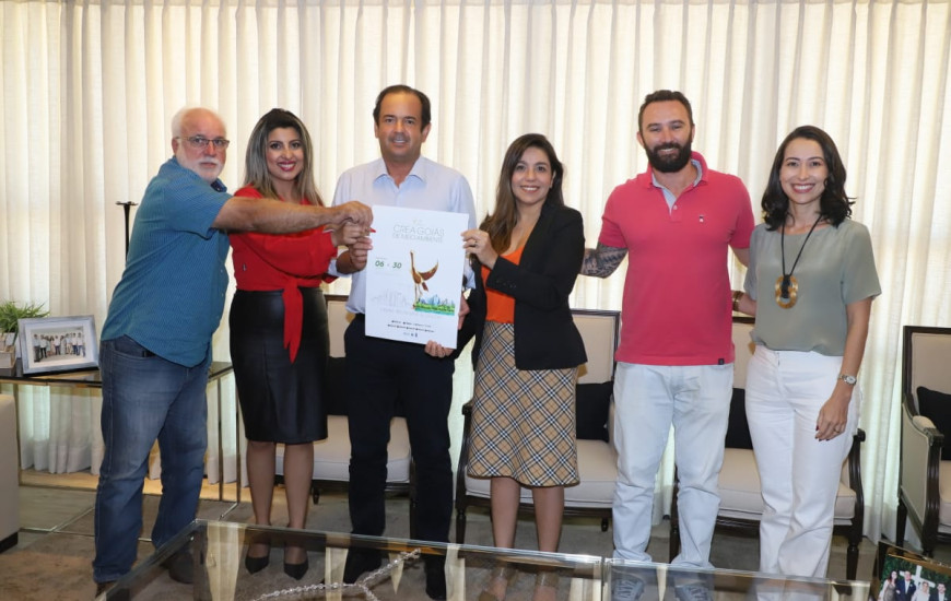 Visitantes e equipe da Fieto.