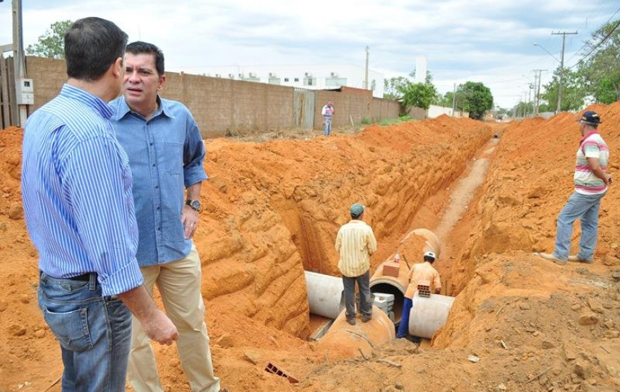 Amastha e Marcílio: vistoriando obras de drenagem