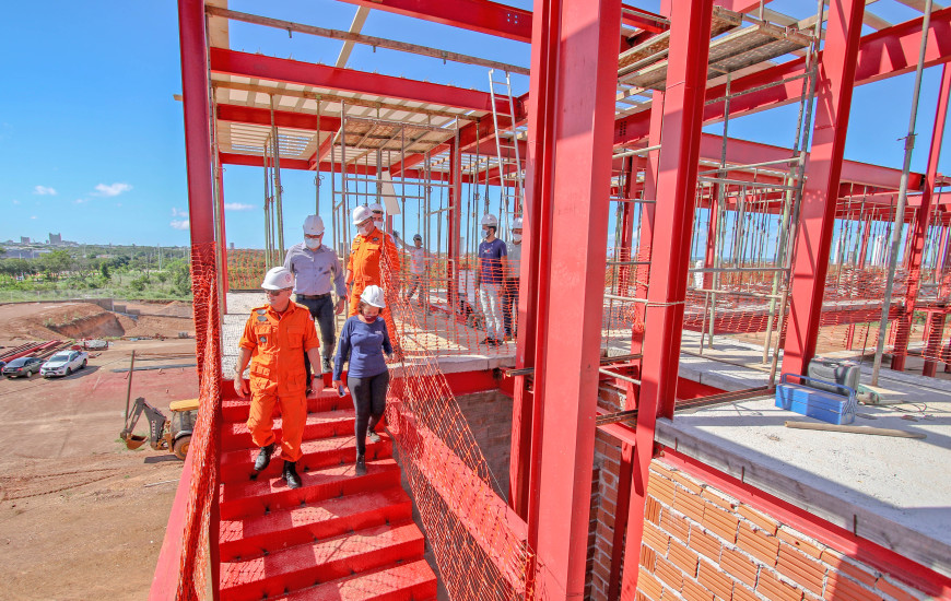 Durante vistoria, comandante geral (E) cobrou entrega até final deste semestre