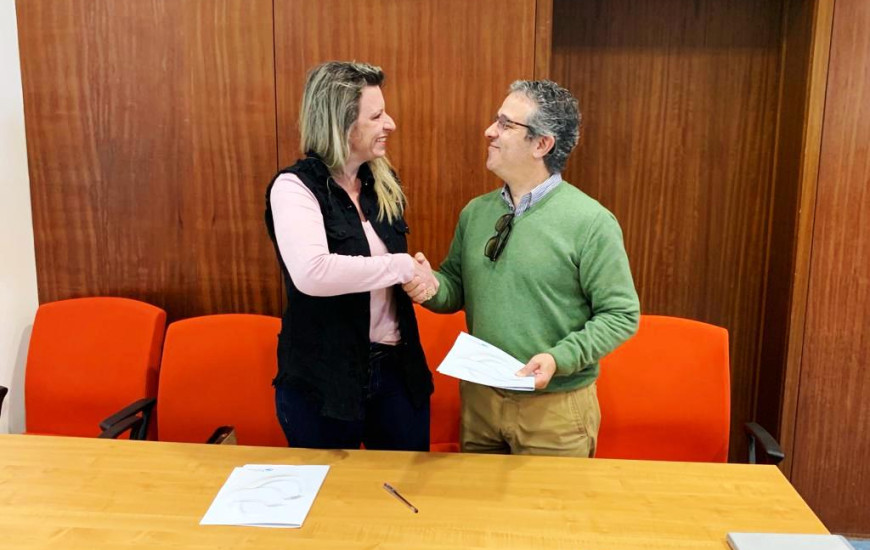 Engenheira Juliana Matos e o presidente da AdP, Cláudio Jesus