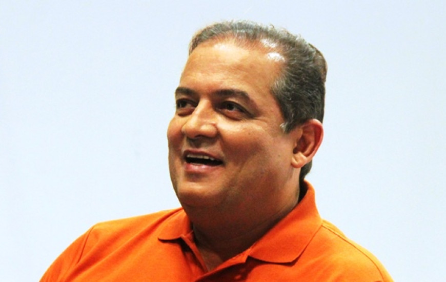 Eduardo Gomes foi eleito ao Senado no domingo