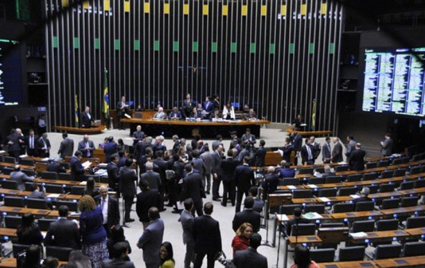 Sete deputados do TO votaram a favor da PEC 241