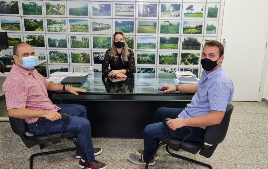 Prefeito de Pindorama, Thiago Tapajós, em visita ao Incra 