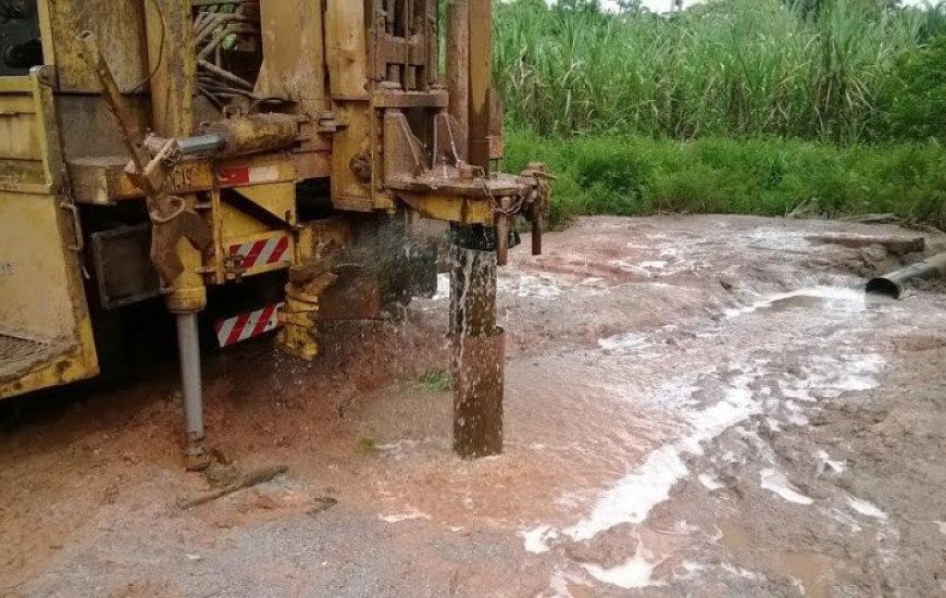 Poços artesianos serão construídos