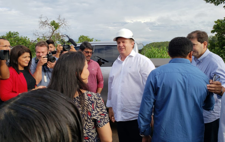 Carlesse vistoria ponte de Porto Nacional, na TO-255