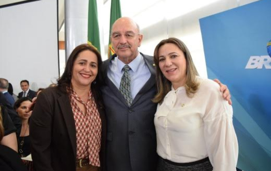 Deputada, com a secretária estadual do Trabalho e Assistência Social e ministro