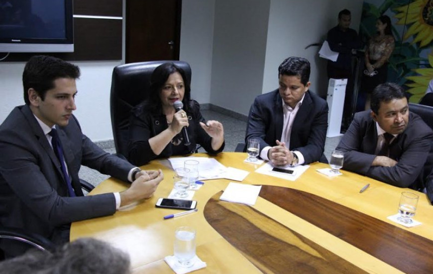 Deputada é conduzida à presidência da Frente