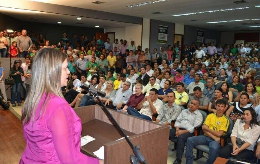Cláudia Lelis em lançamento de pré-candidatura