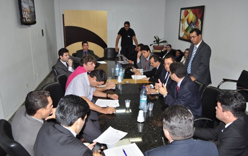 Quiosqueiros vão à Câmara lutar por permissão