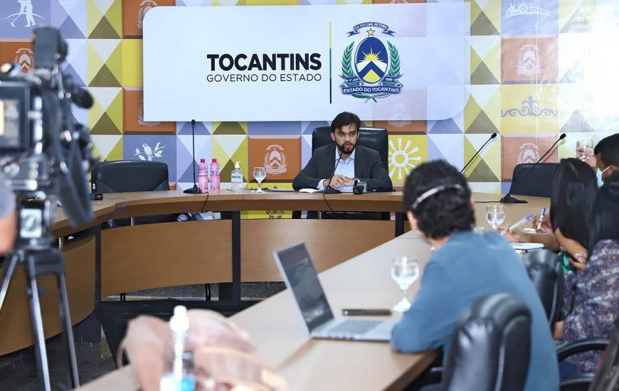 Coletiva reuniu imprensa e contou com a presença de deputados estaduais