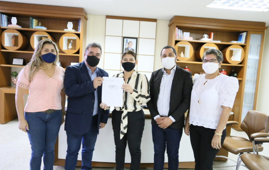 Equipe de implantação do primeiro Centro de Educação