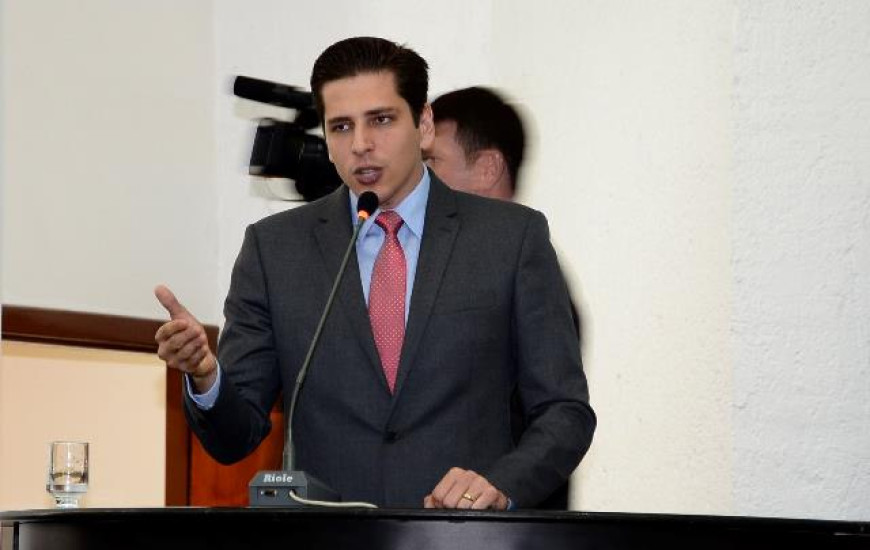 Deputado quer informações sobre suspensão de coleta de lixo no HRA